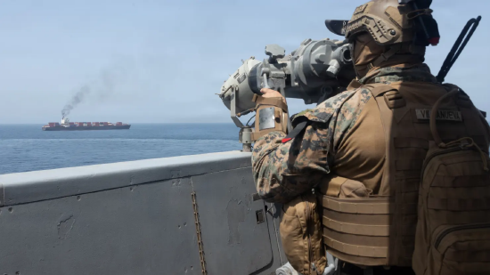 特朗普下令海军“击沉任何在霍尔木兹海峡布雷的船只”