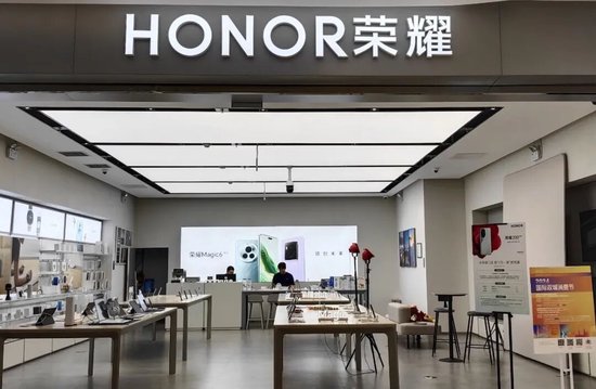 不服雷军、余承东的人，来车圈宣战了