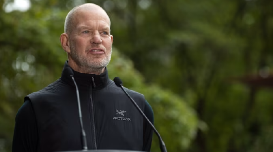 Lululemon创始人质疑新任首席执行官人选 代理权之争持续升级