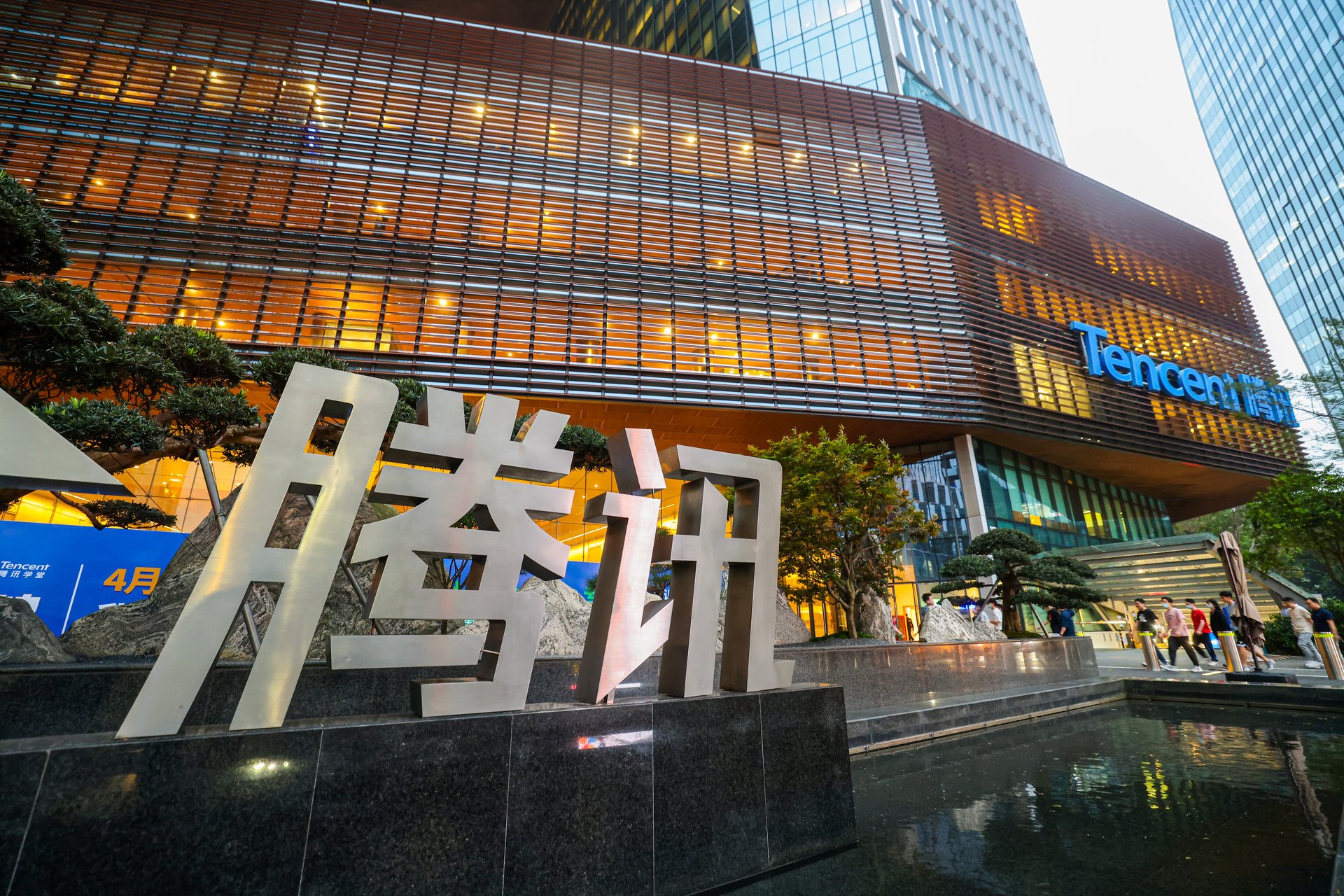 马化腾回应腾讯AI落后质疑,超300亿资本开支主投AI