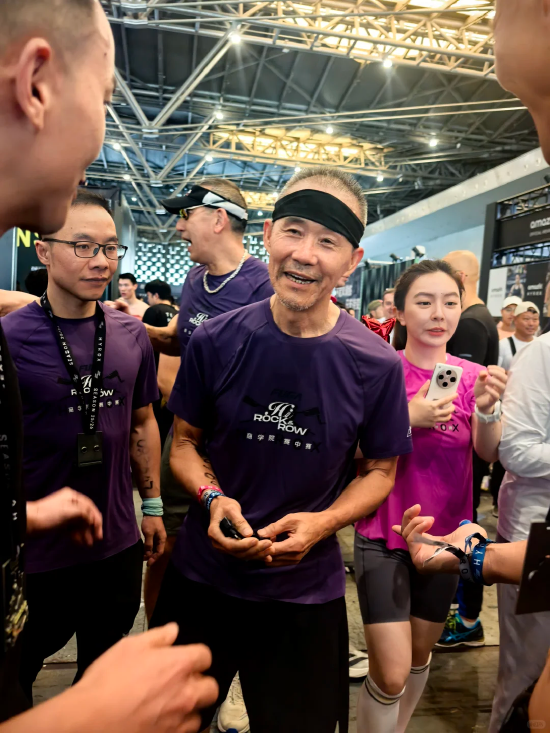 王石与张国樑获HYROX上海站男双大众年龄组第一，毛大庆祝贺“他的人生足够丰盛和精彩”